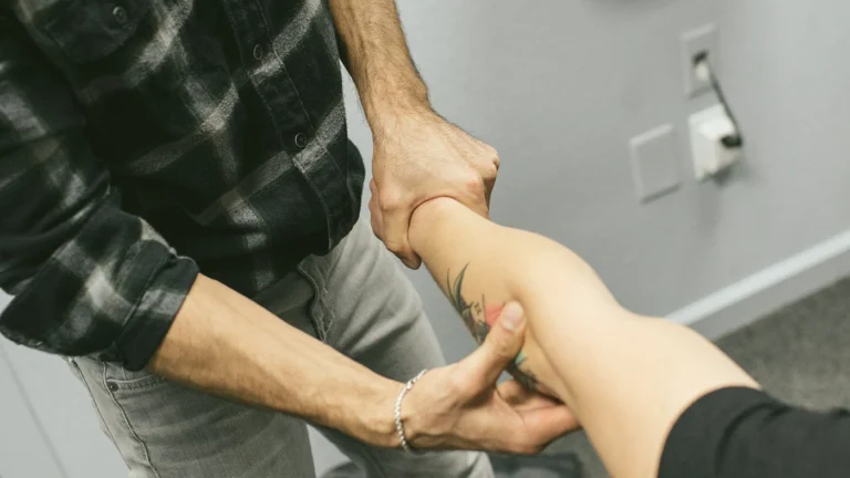 Radial Tunnel Syndrome causes and Treatment in Sarasota, Florida - elbow pain