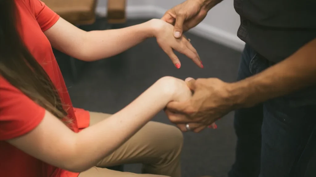 mommy's wrist - wrist pain -pregnancy and prenatal conditions| Chiropractic Care for Carpal Tunnel Syndrome