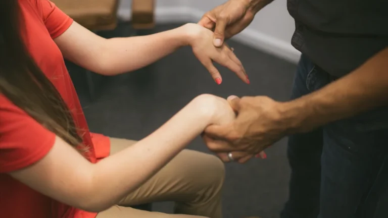 mommy's wrist - wrist pain -pregnancy and prenatal conditions| Chiropractic Care for Carpal Tunnel Syndrome